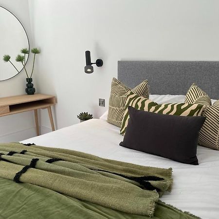 Brand New 3-Bedroom Home In London Londres Exterior foto
